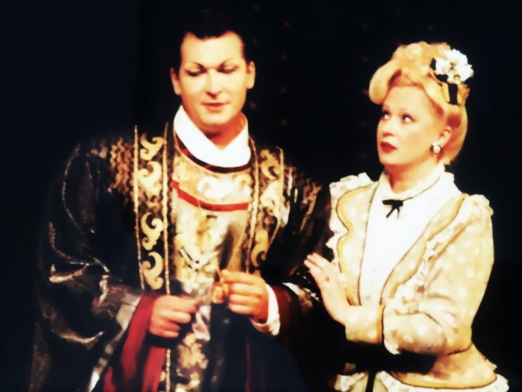 Zrinko Sočo (Sou-Chong) i Svetlana Čursina (Liza), Franz Lehár <em>Dežela smehljaja</em> (<em>Zemlja smješka</em>), SNG Maribor, premijera 1997.