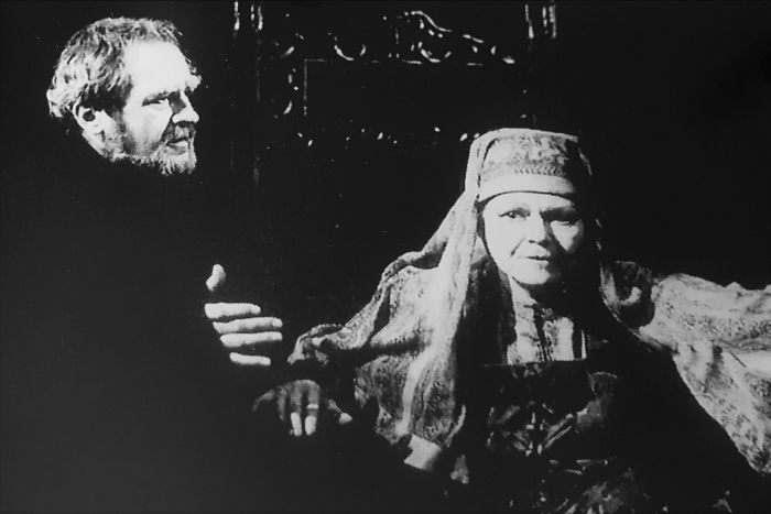 Ivica Šarić (Dosifej) i Ruža Pospiš-Baldani (Marfa), Modest Petrovič Musorgski <em>Hovanščina</em>, HNK u Zagrebu, premijera 1999. 