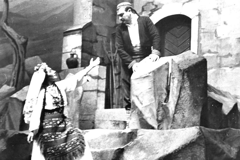 Nada Tončić (Morana) i Josip Gostič (Bojan) u <em>Morani</em>, Hrvatsko državno kazalište u Zagrebu, 1942.